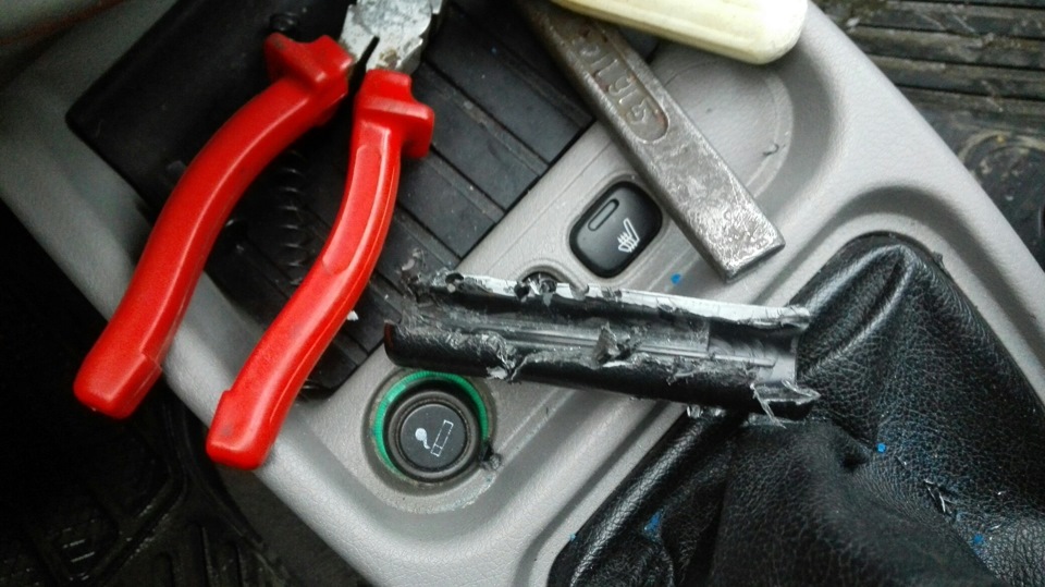 Перетяжка рукоятки стояночного тормоза. — Lada Калина хэтчбек, 1,6 л ...