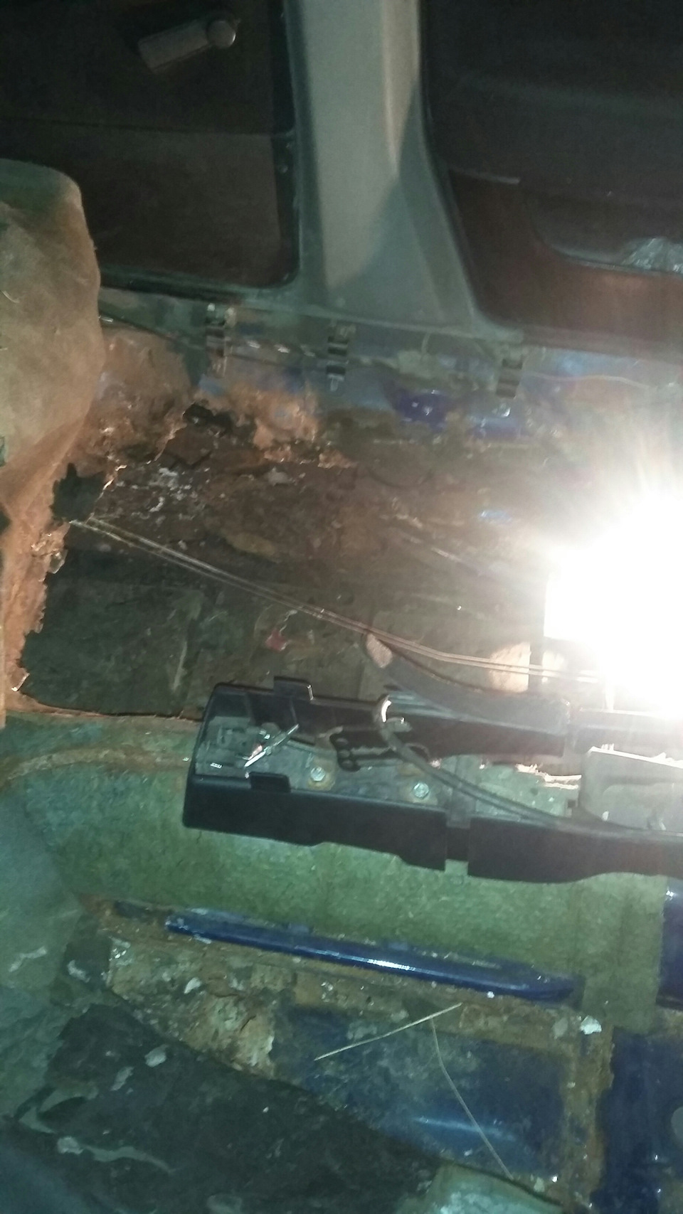 Начал варить днище — Volkswagen Passat B3, 1,8 л, 1990 года | своими ...