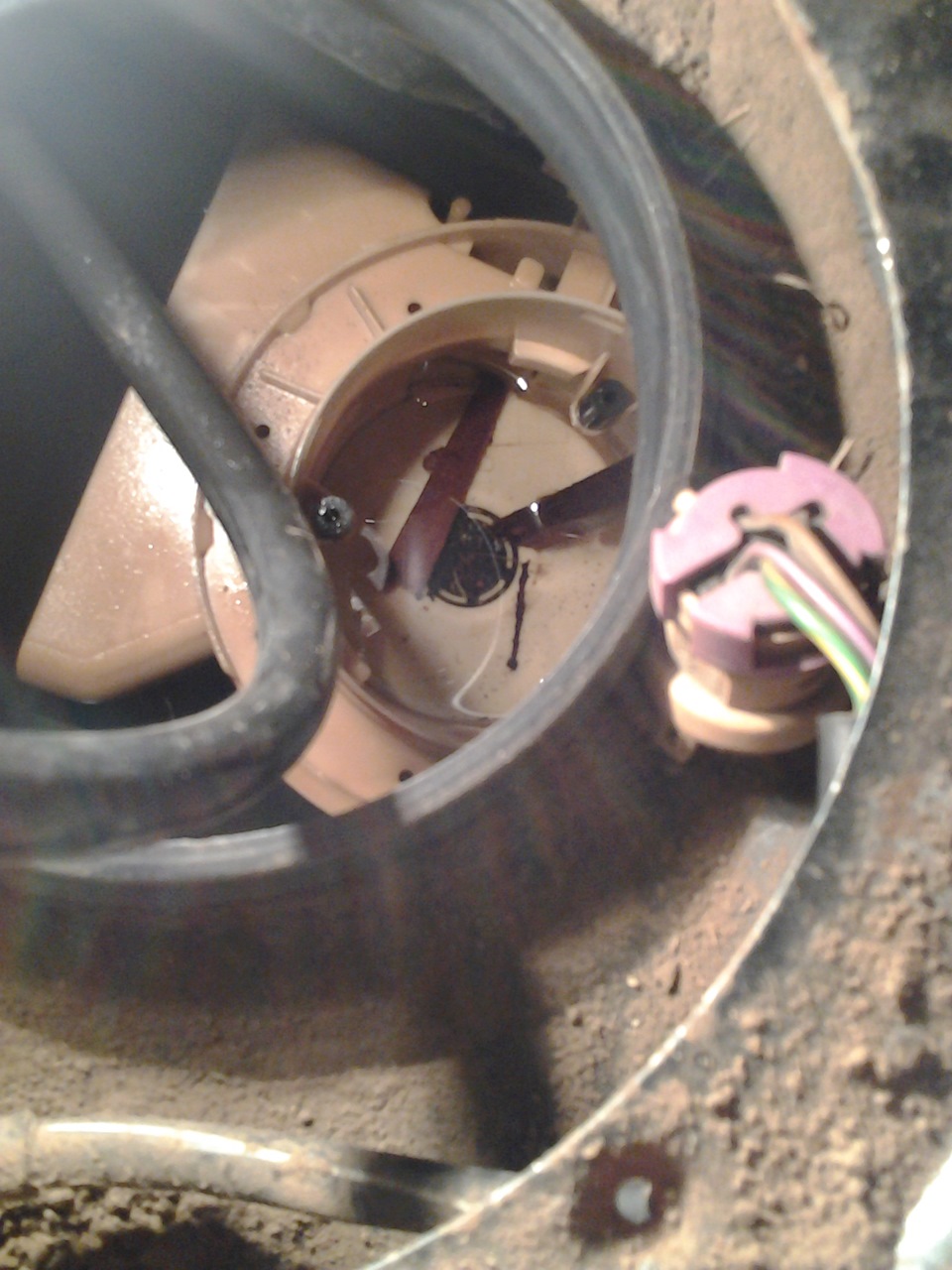 Чистка сеточки бензонасоса. — Audi 80 (B4), 2 л, 1994 года | своими ...