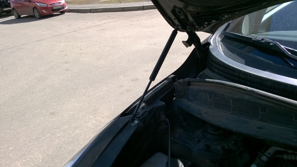 Амортизаторы капота ч.2 — Hyundai ix35, 2 л, 2011 года | аксессуары ...