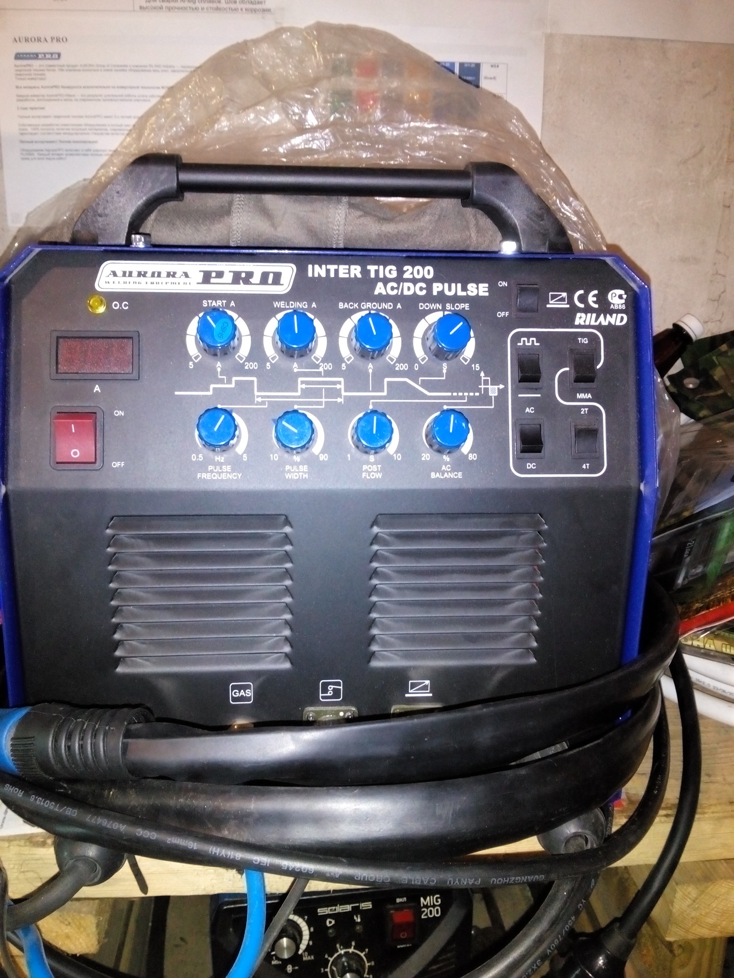 Inter tig 200 ac. Aurora Tig 200 AC/DC Pulse. Aurora Pro Inter Tig 200 AC/DC Pulse. Aurora Inter Tig 200 Pulse.