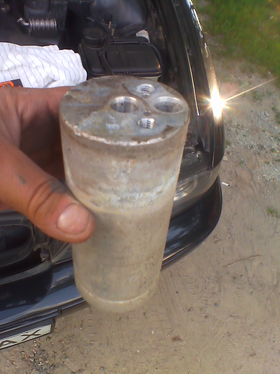 Фильтр осушитель воздуха вабко. Как заменить осушитель. Фильтр осушителя вольво fh13. Фильтр осушителя системы кондиционирования. Фильтр осушитель для фреона.