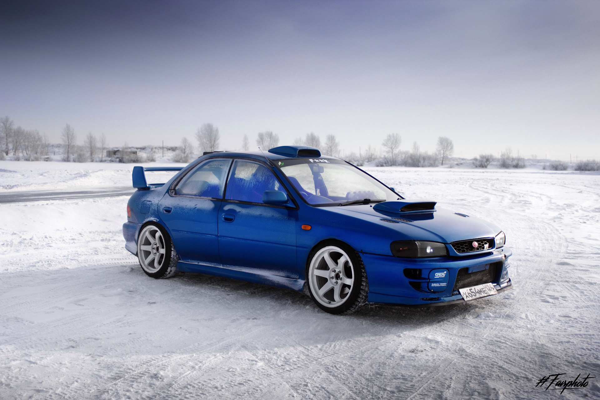 Subaru Impreza WRX STI черный зимой