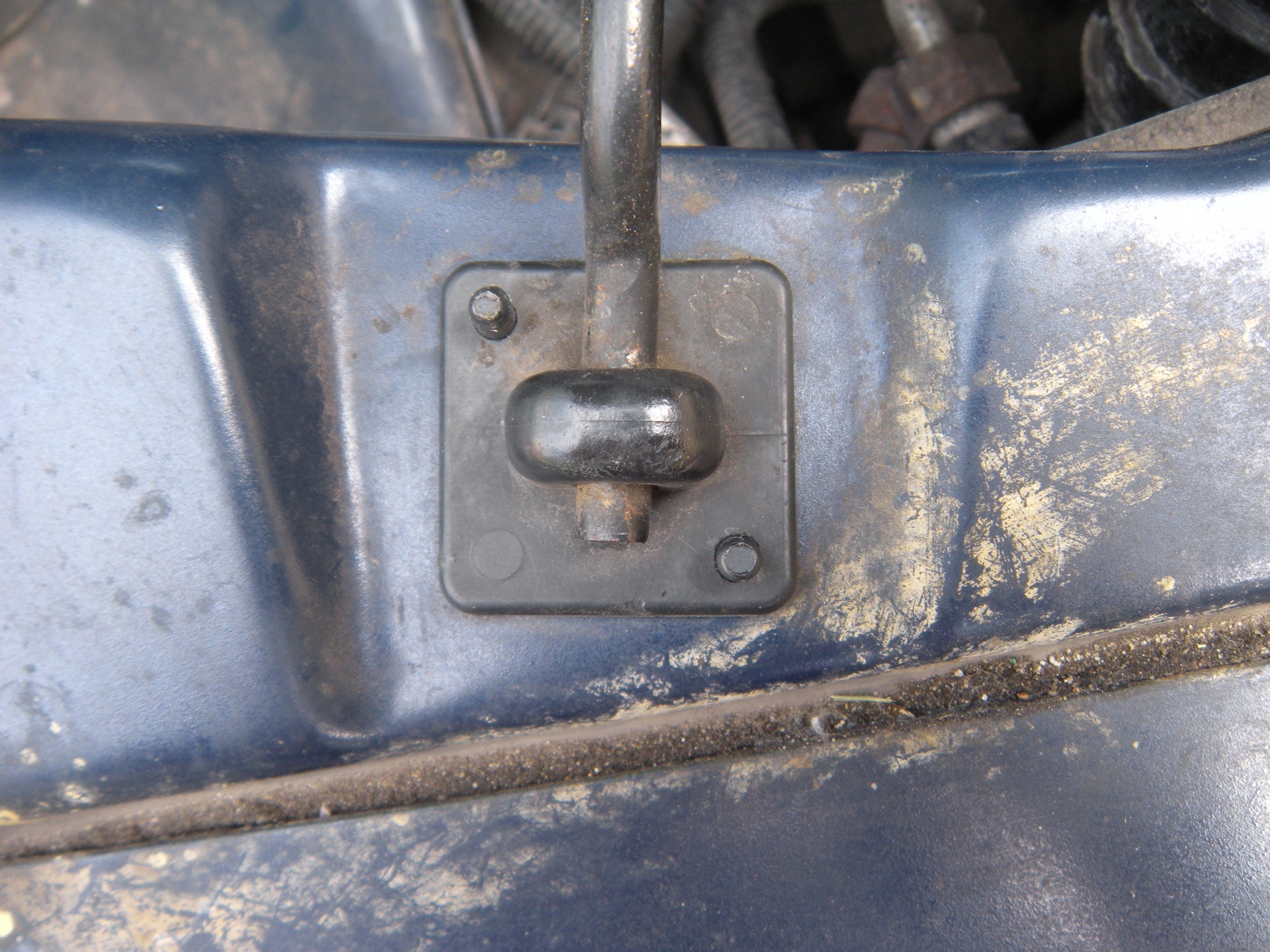 Крепление штанги капота — Daewoo Espero, 2 л, 1999 года | поломка | DRIVE2