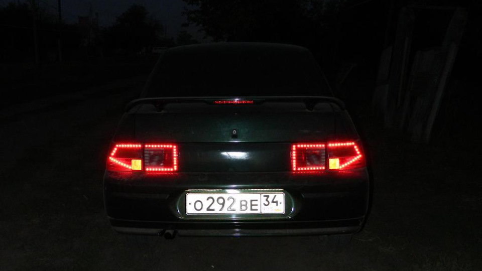 Дымит при запуске двигателя — Lada 21102, 1,5 л, 2003 года | наблюдение ...