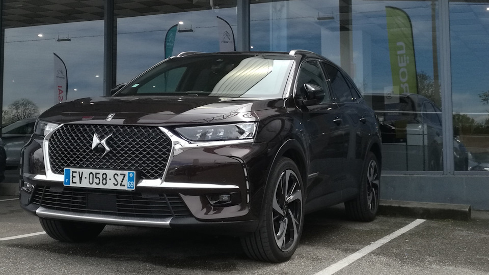 Что-то вблизи уже как-то и не очень. Или это просто такой цвет? Ну и в данный момент меня что-то воротит от SUV. — Audi A4 (B9)