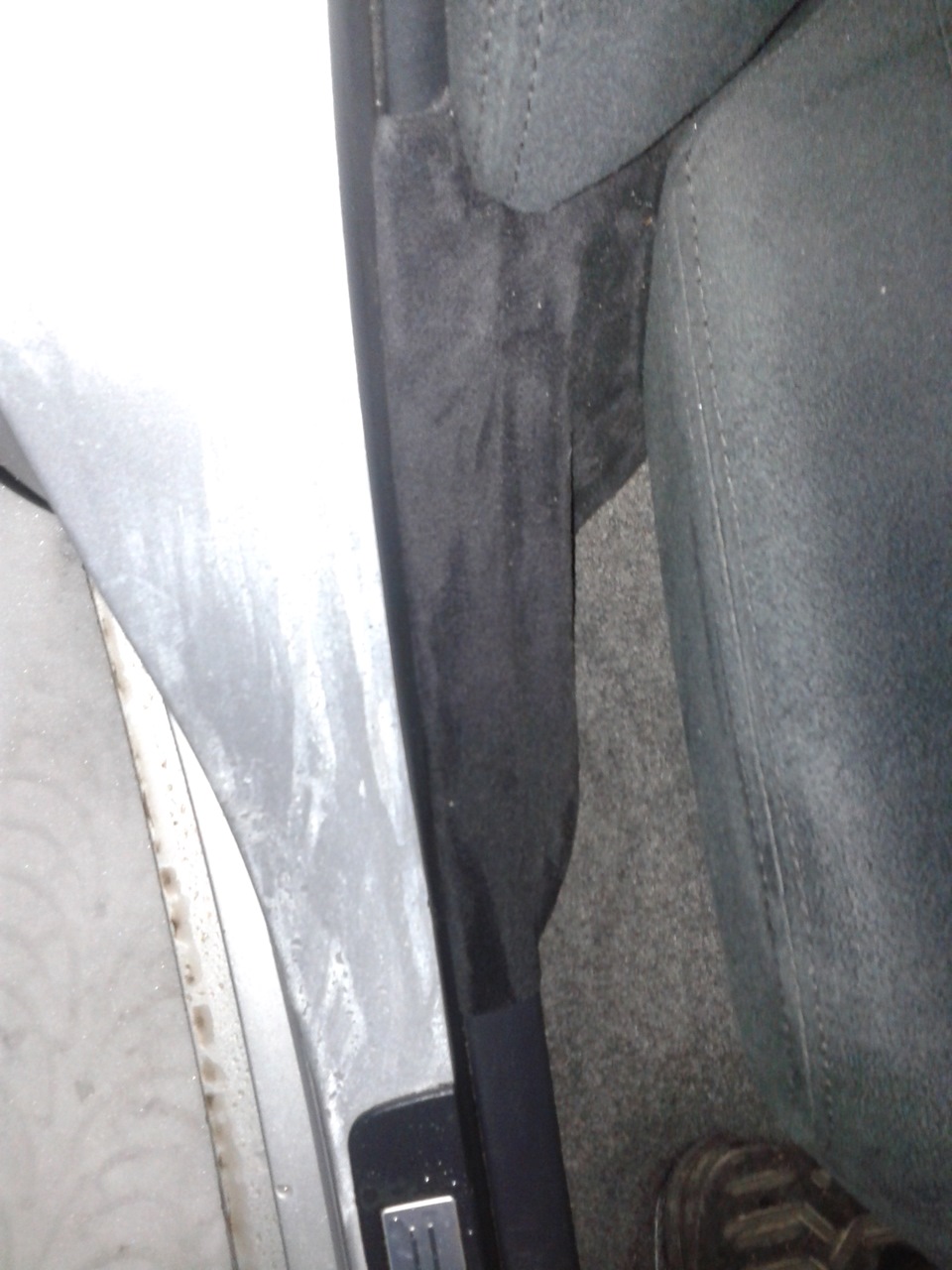 Обтяжка элементов салона алькантарой — Nissan Tiida (1G), 1,6 л, 2010 ...