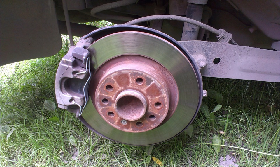 Скоба крепления тормозной колодки — Opel Vectra C, 2,2 л, 2006 года ...
