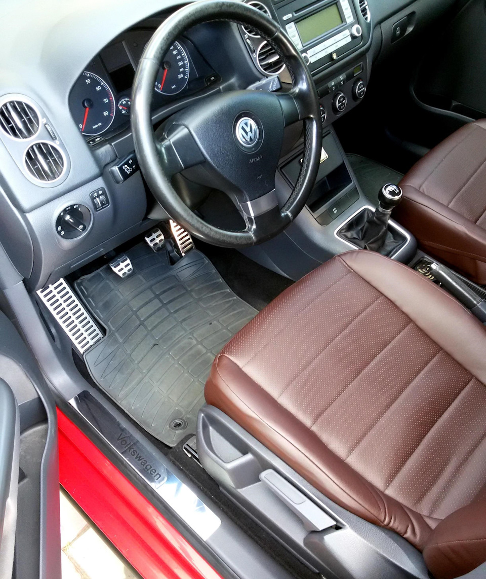 Салон: накладки на педали как на vw golf GTI — Volkswagen Golf Plus, 1,6 л,  2007 года | стайлинг | DRIVE2