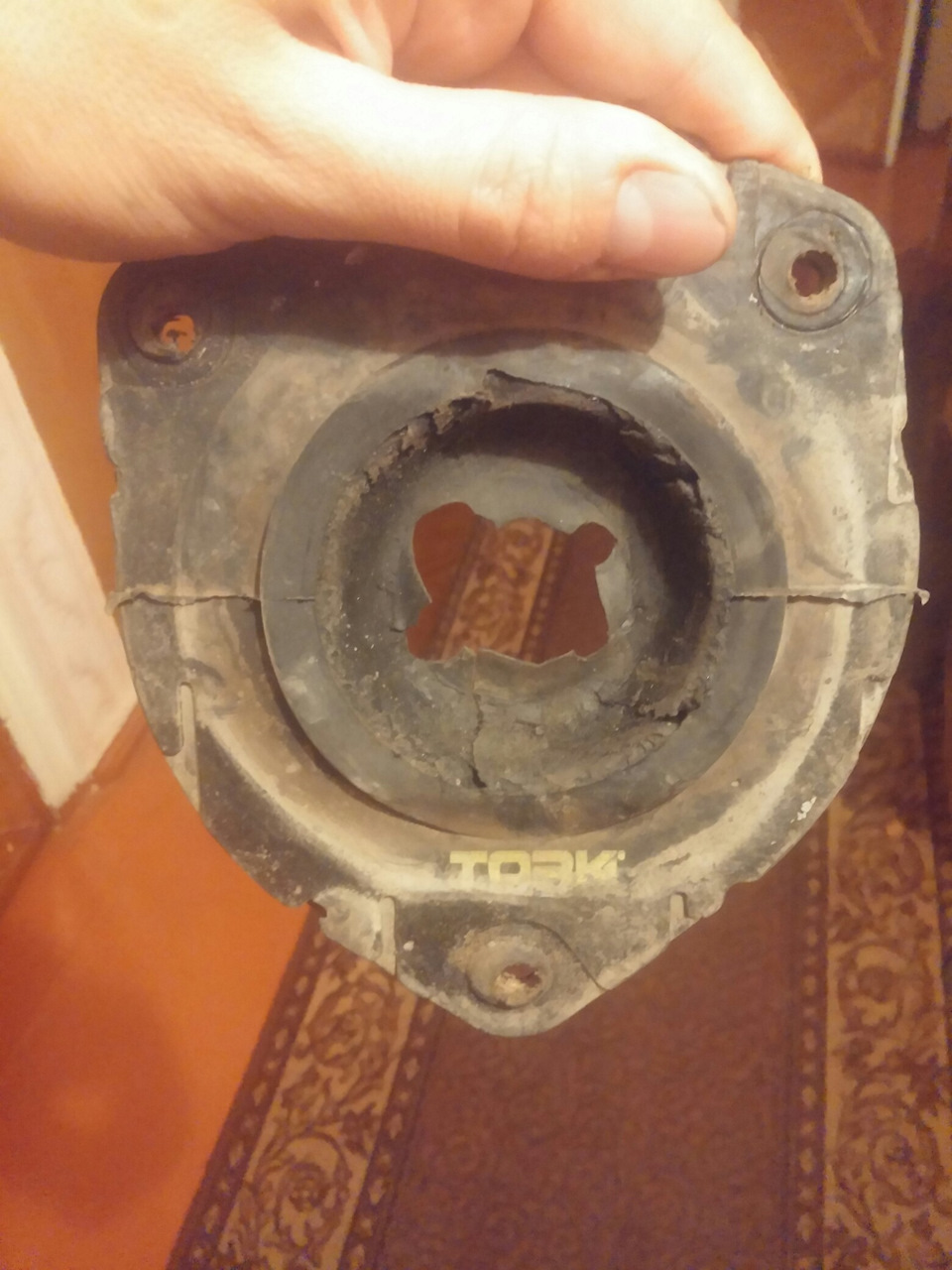 Опоры стоек. Масло. Опорные подшипники. — Renault Megane II, 1,6 л ...