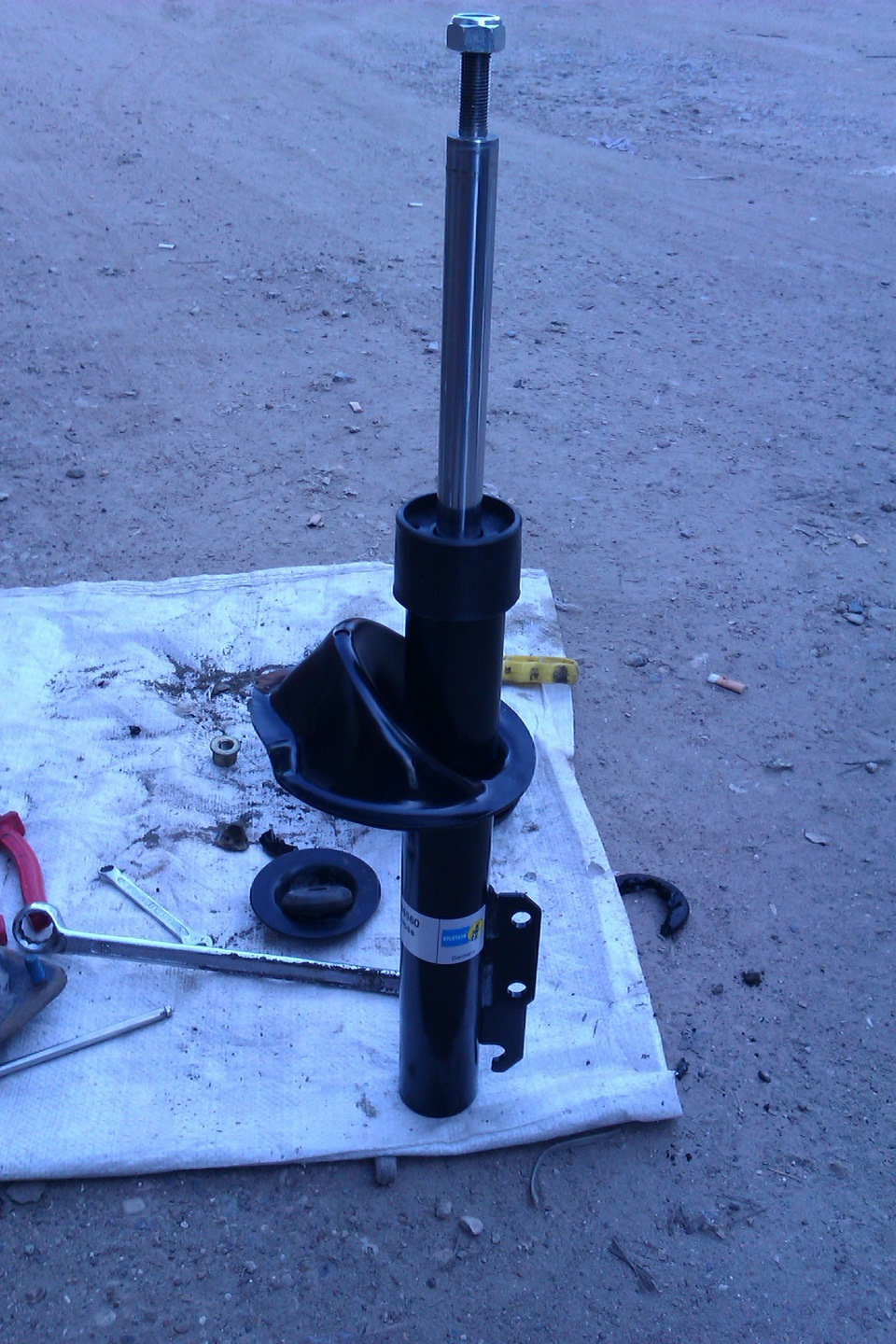 Стойки передние форд фокус 3. Амортизатор форд куга 2 передний. Амортизаторы форд куга 2 2. Амортизатор boge арт. 5.