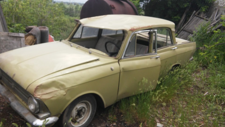 Иж 412 1995. Брошенный москвич 412 в гараже. Москвич красноярск. Москвич такси. Москвич 412 1989.