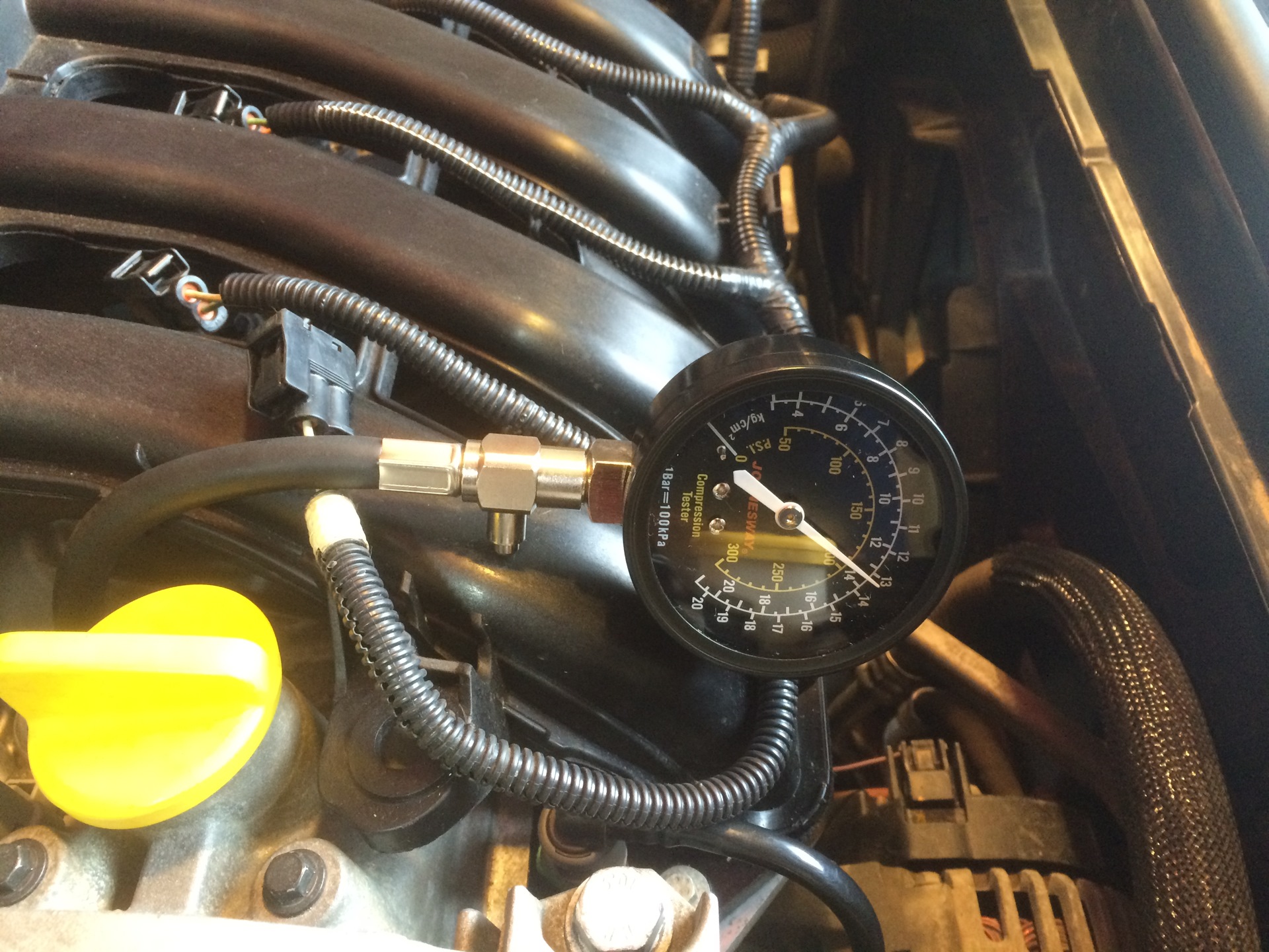 Давление масла в двигателе рено. Датчик давления масла АКПП Меган 2. Renault Megane 2 замер давления масла. Давление масла Меган 2 1.6. Рено замер давления масла к4м.