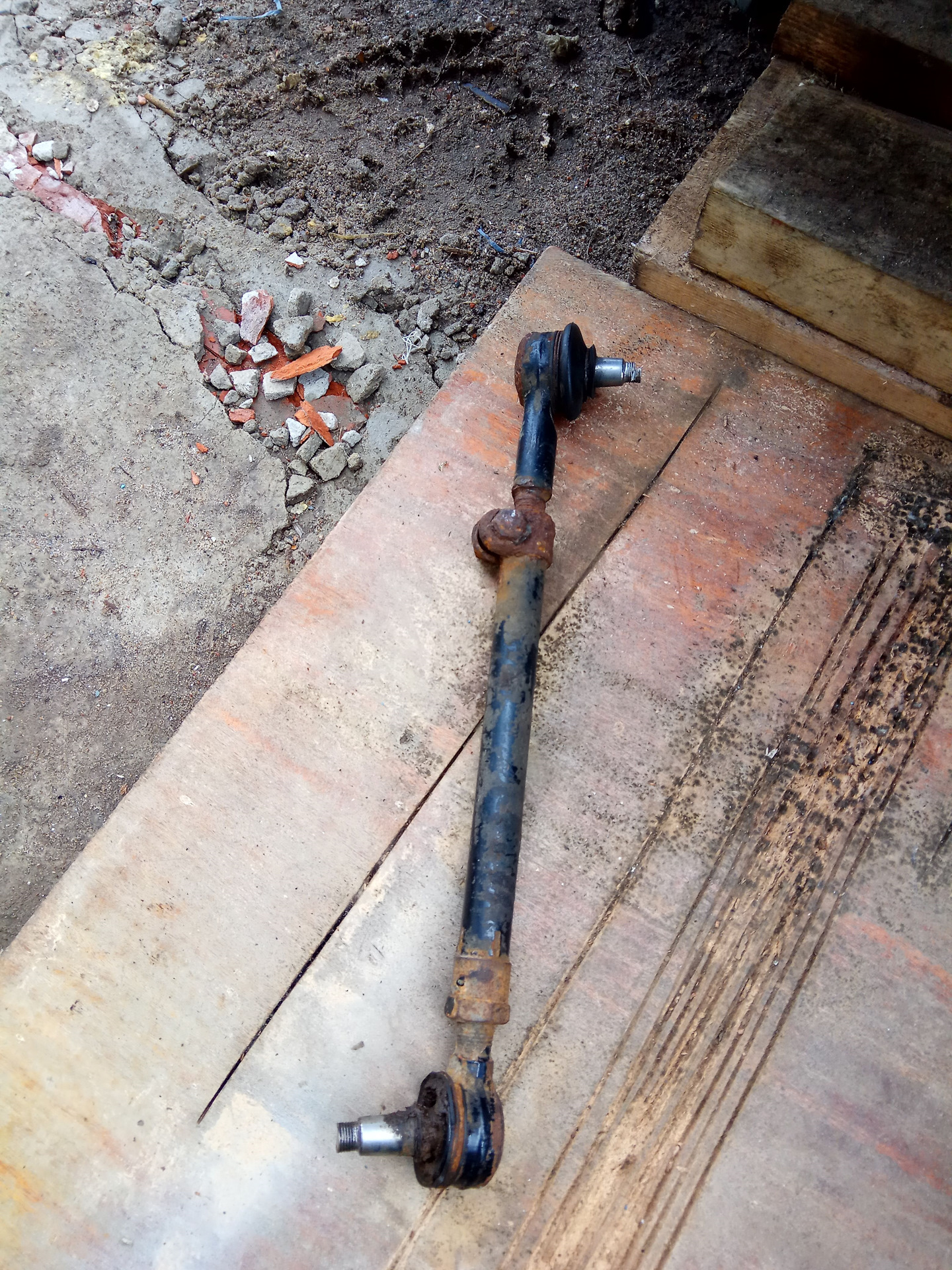 Пыльник горловины тойоту сурф 185. Рулевой наконечник scenic 1. Отломилась рулевая тяга. Сломалась рулевая тяга. Погнулась рулевая тяга.