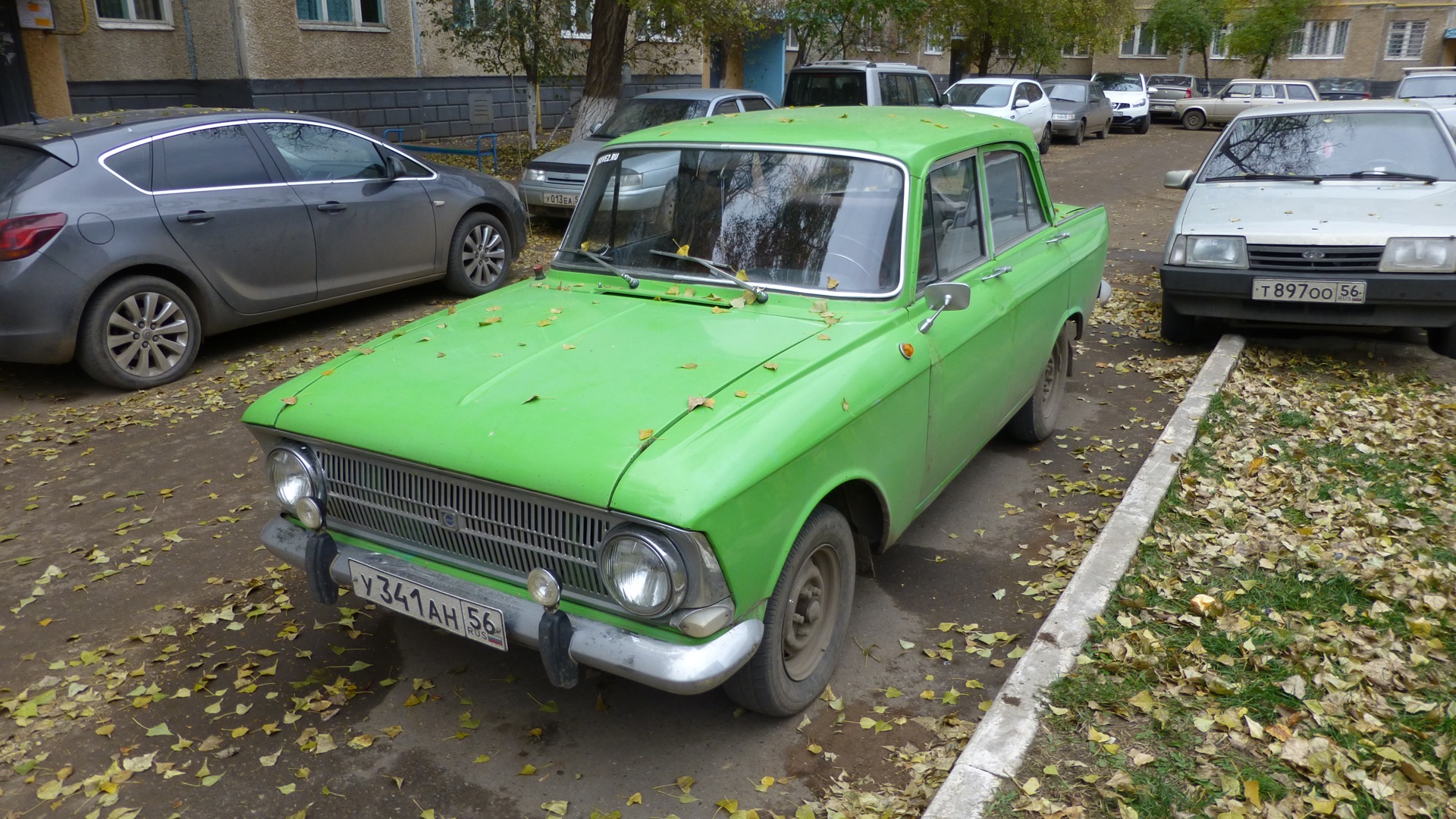 ИЖ 412 1980. Москвич 412 1980г. Москвич 1980. Москвич зеленый крыша белая.