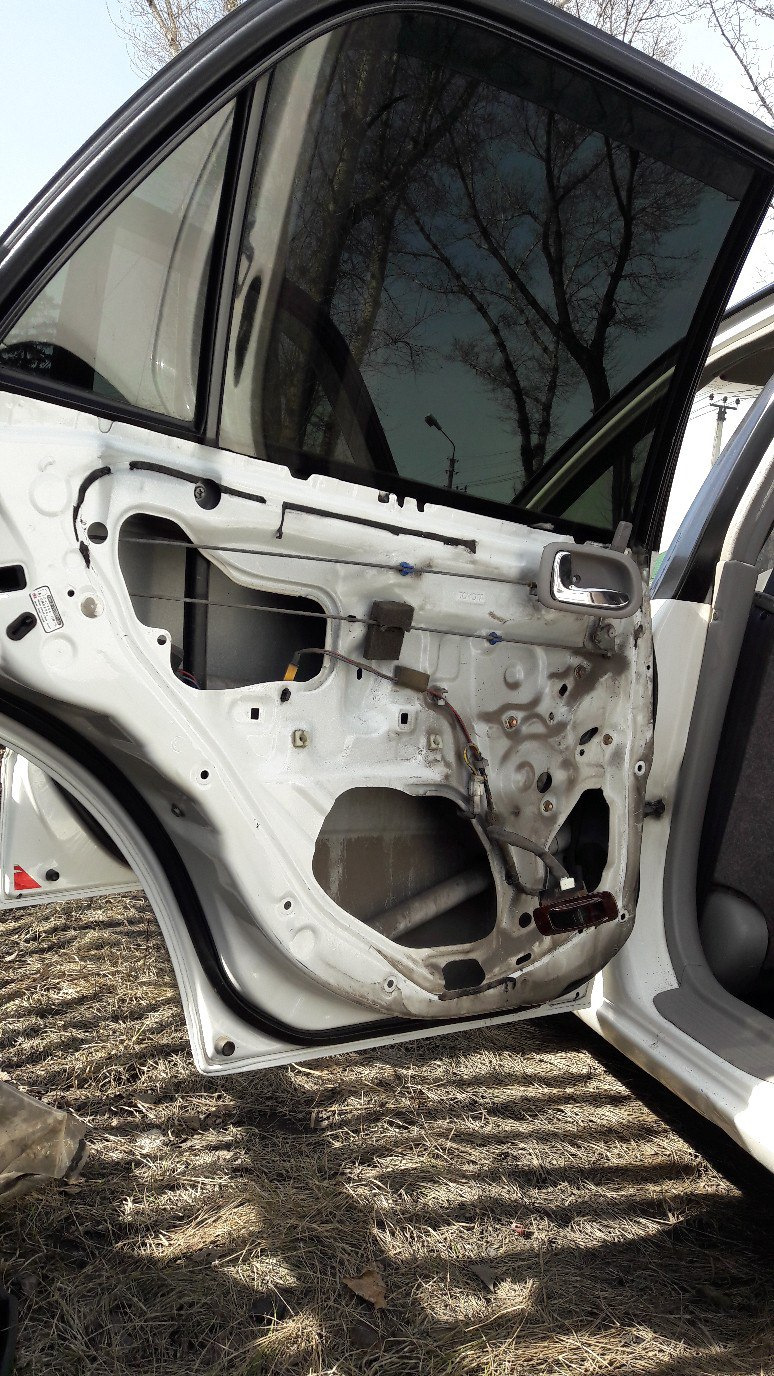 Неисправность стеклоподъемника левой задней двери!Нашел причину ...