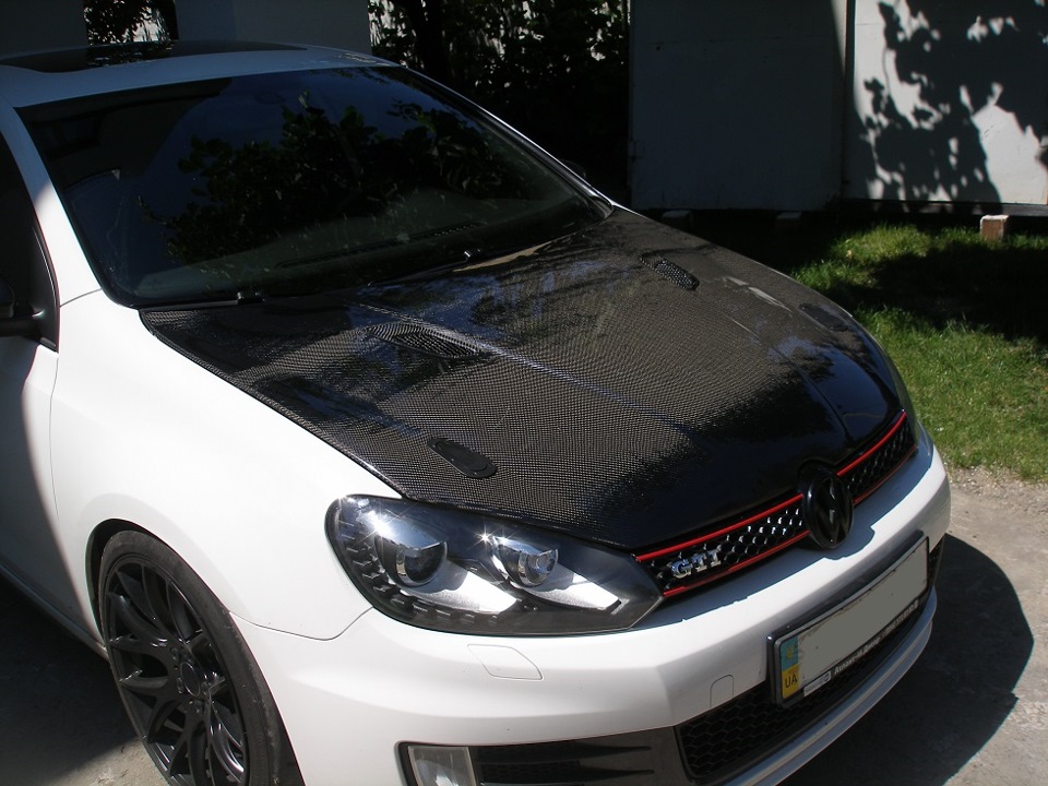 Volkswagen Golf 6 GTI капот