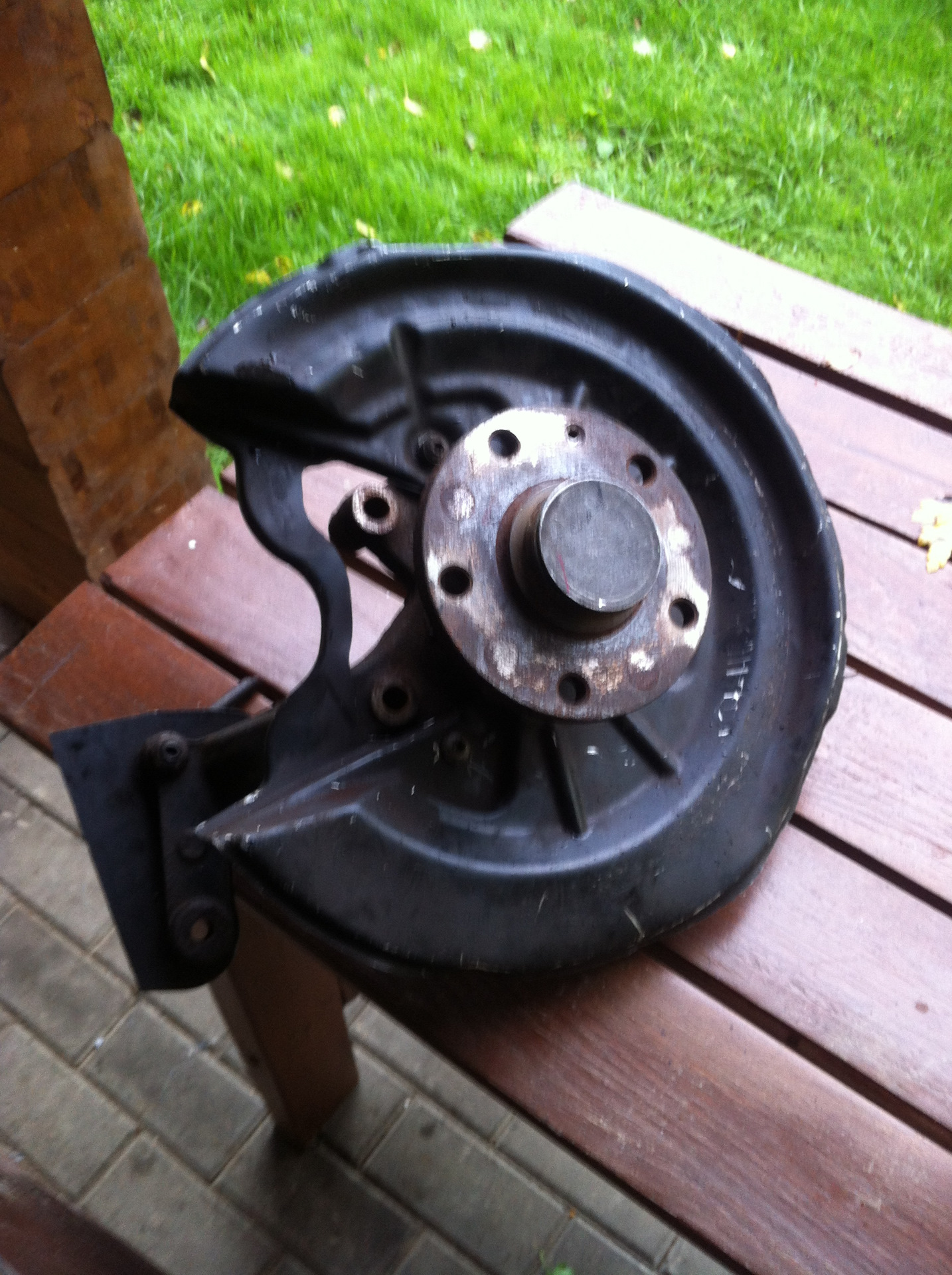 Люфт заднего колеса и замена цапфы — Volkswagen Jetta V, 2,5 л, 2005 ...