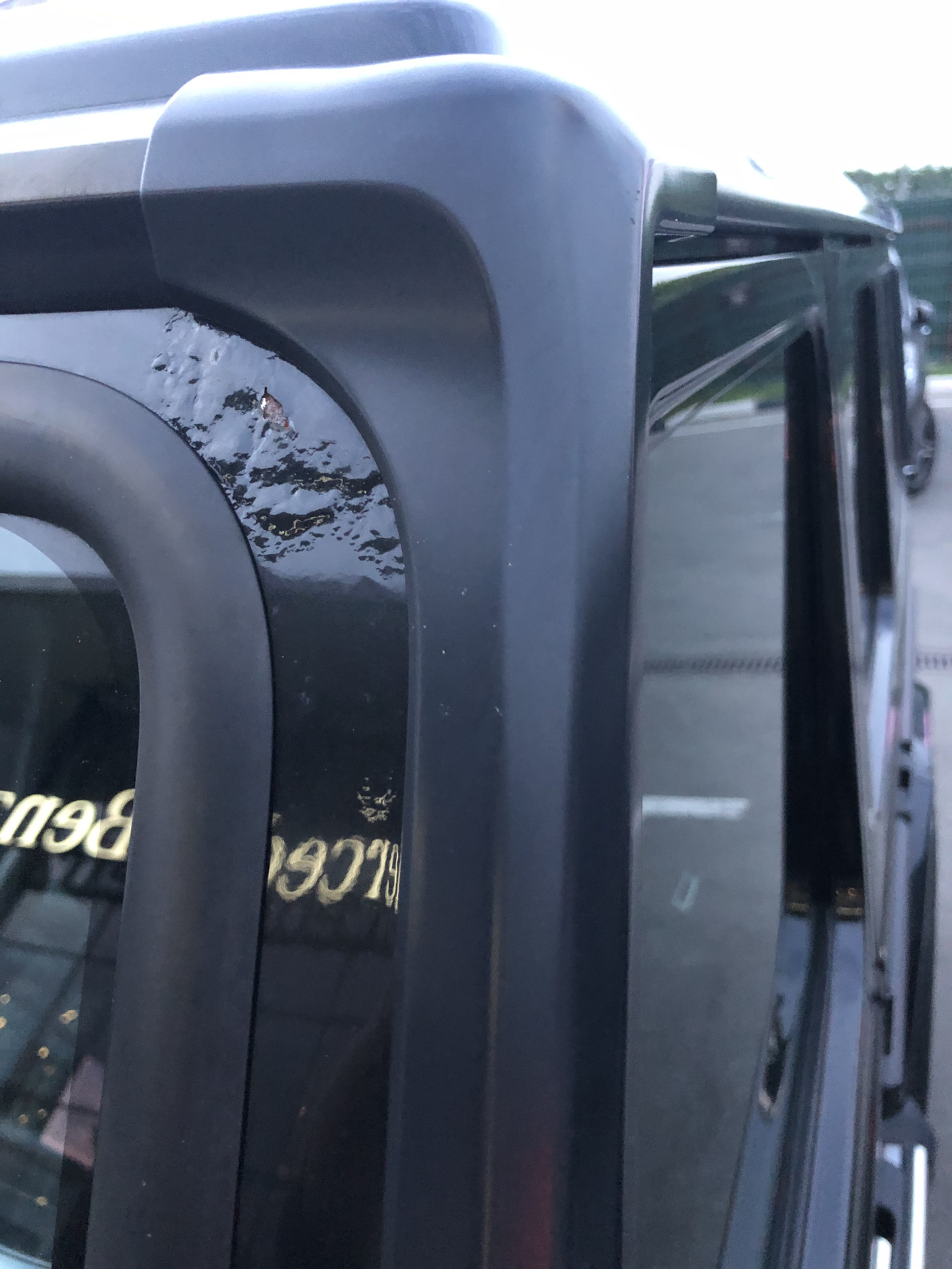 Ремонт и окрас рамки лобового стекла — Mercedes-Benz G-Class (W463 1G ...