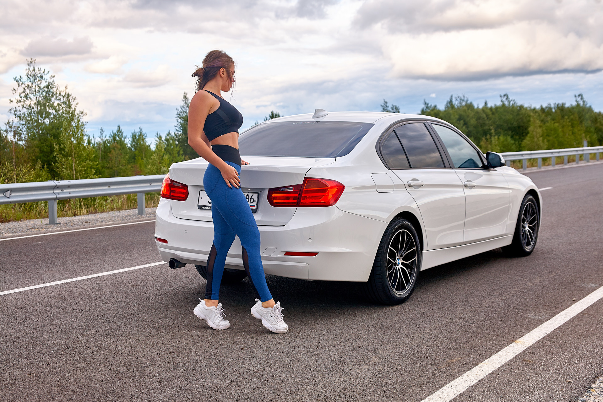 BMW f30 девушка