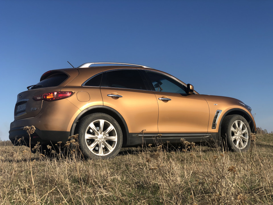 Фото infiniti fx50s