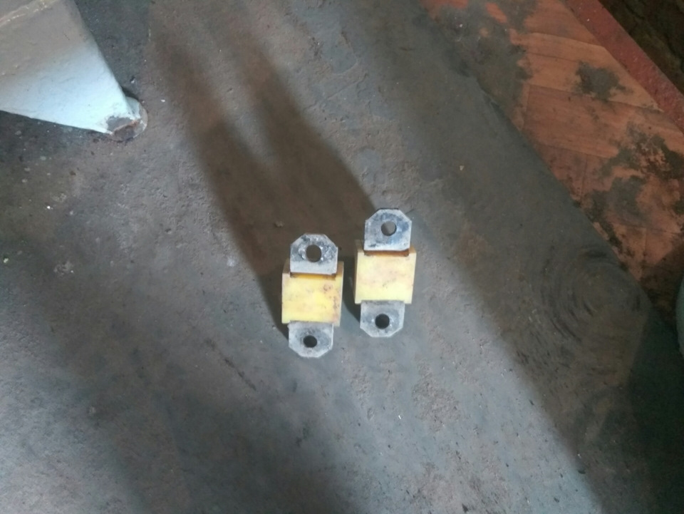 Замена тросов ручника, солдатиков колодок — Toyota Corolla (100), 1,6 л ...