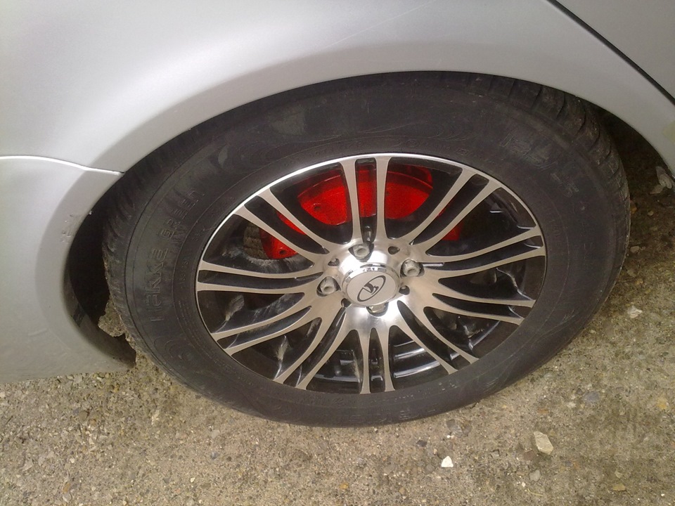 Суппорта в красный — Lada Приора седан, 1,6 л, 2008 года | стайлинг ...