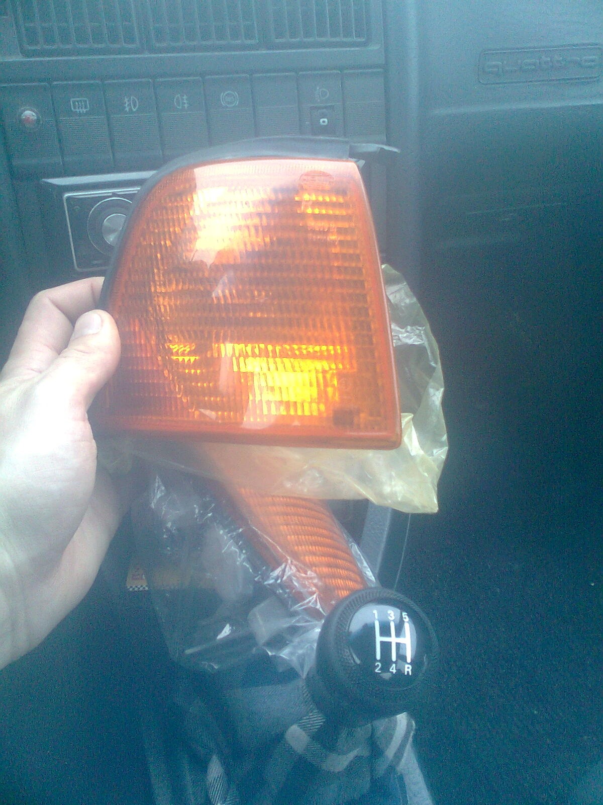 Повторитель поворота hyundai accent тагаз. Поворотник audi 80 b3. Как называется поворотник. Светодиодные указатели поворотов для автомобиля. Повторитель поворота хендай акцент тагаз.