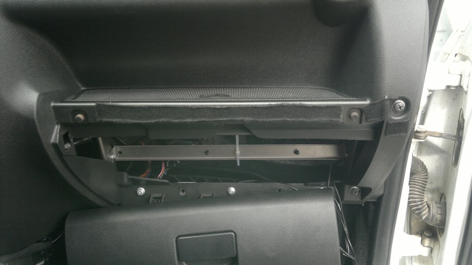 Постукивание в правой части панели))) — Lada Гранта (1G), 1,6 л, 2013 ...