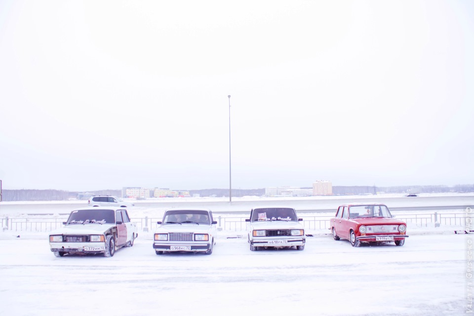 ваз 2105 сходка. сходка машин ночью зима. снежная сходка музыка первого. сходка чайзеры зима. сходка самарский пацанов зимой.