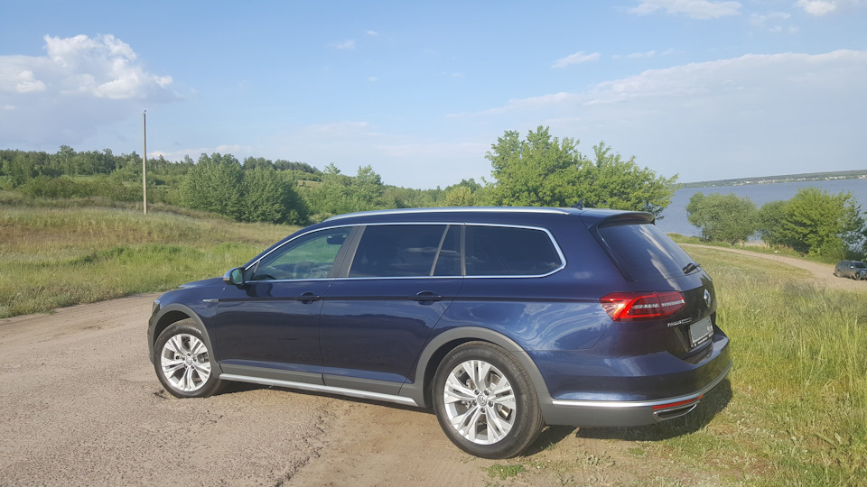 Как снять passat alltrack b8 аккумулятор