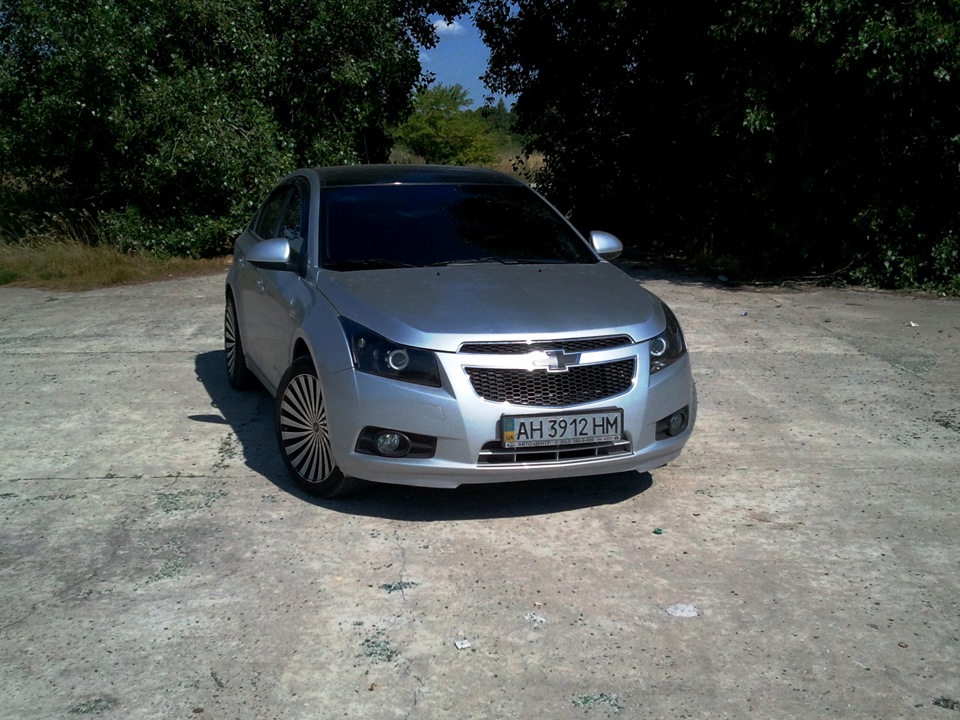 Линзы шевроле. Линзы в фары Шевроле Круз. Chevrolet Cruze фары с линзами. Линзы на Шевроле Круз. Темные фары Шевроле Круз серебристый.