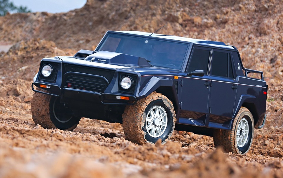 Lamborghini lm002