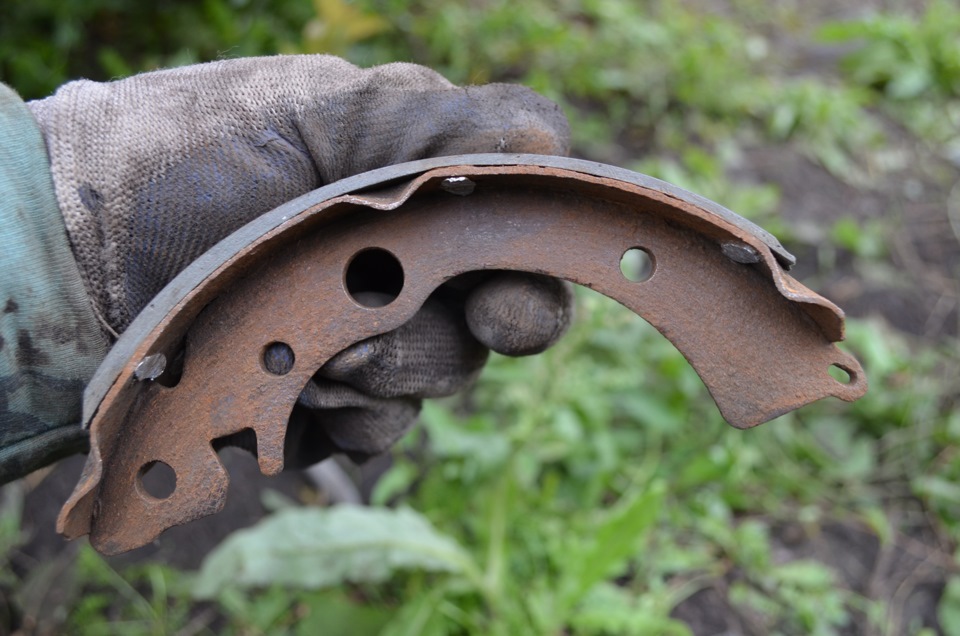 Задние колодки как выглядят. Задние колодки как выглядят. Задние колодки в сборе ваз 2110. Задние колодки как выглядят. Меняем задние тормозные колодки на ваз 2107.