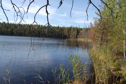 Озеро в Карелии: красивое место для рыбалки и отдыха