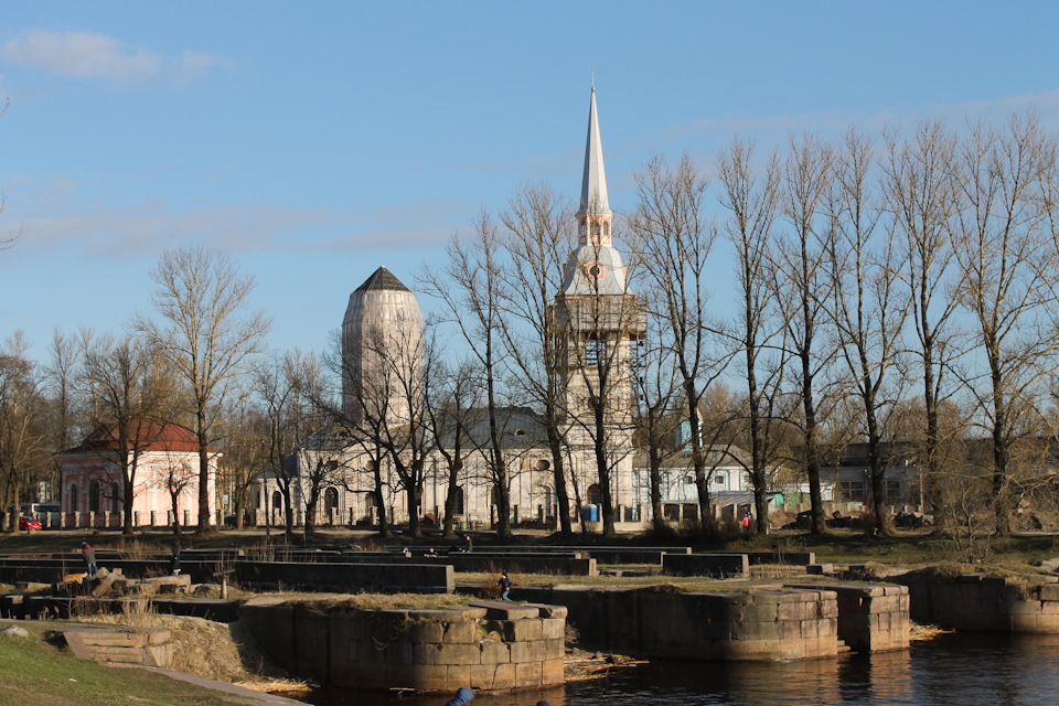 Благовещенский собор и Казанская часовня. Вид со стороны шлюзов Староладожского канала — Volvo S80 (2G)