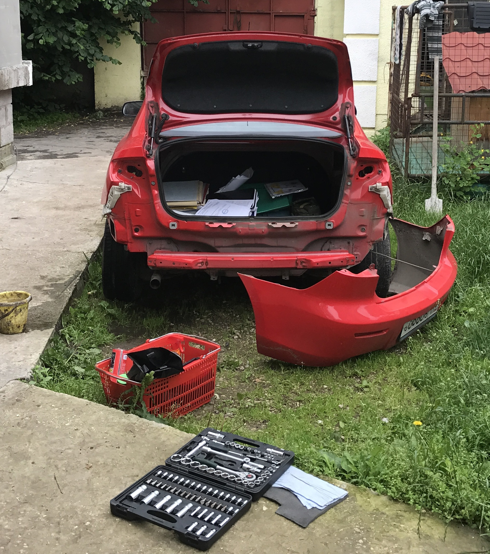 вода в багажнике мазда 3 бк седан