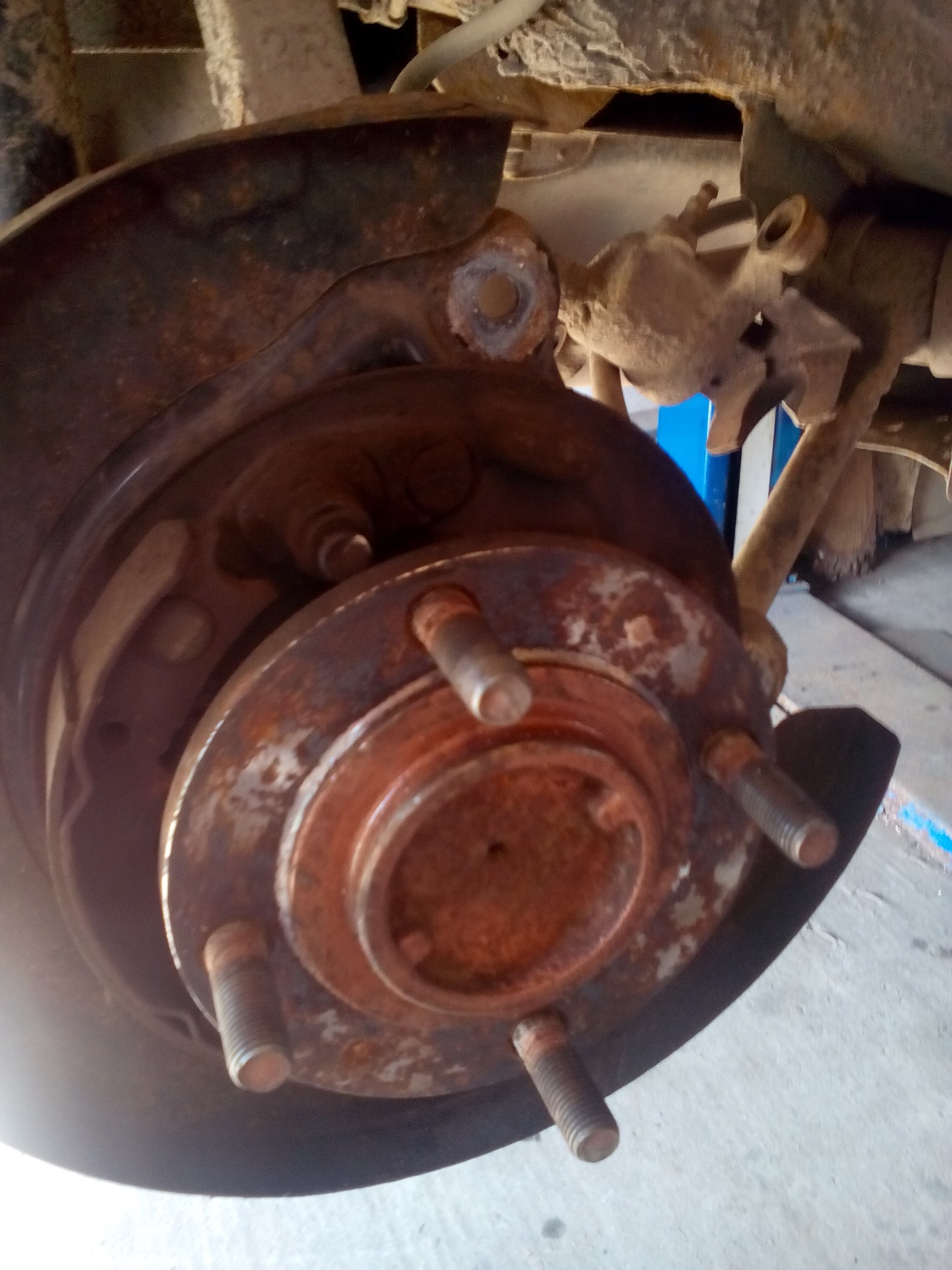 Это неправильные пчелы, или кто гудит в колесе… — Mitsubishi Legnum, 1 ...