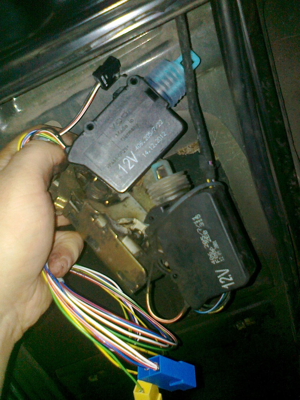 Замена соленоида правой передней двери — Mercedes-Benz V-Class (W638 ...