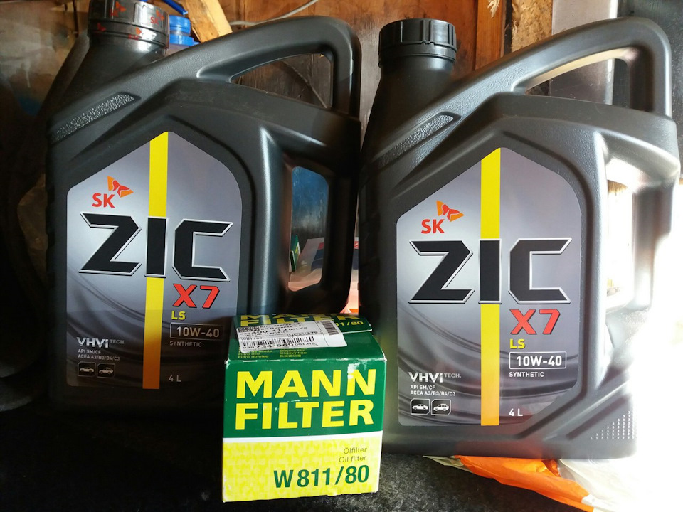Тут все как обычно, Зиговское масло и фильтрик MANN W811/80. — Mitsubishi Outlander (1G). Запчасти на фото: W81180, WB1180