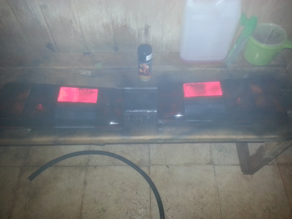 Покраска задних фонарей черным лаком. — LADA 21093, 1,5 л., 1996 года ...