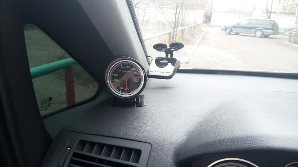 Прибор Defi — Opel Zafira B, 1,8 л, 2010 года | аксессуары | DRIVE2