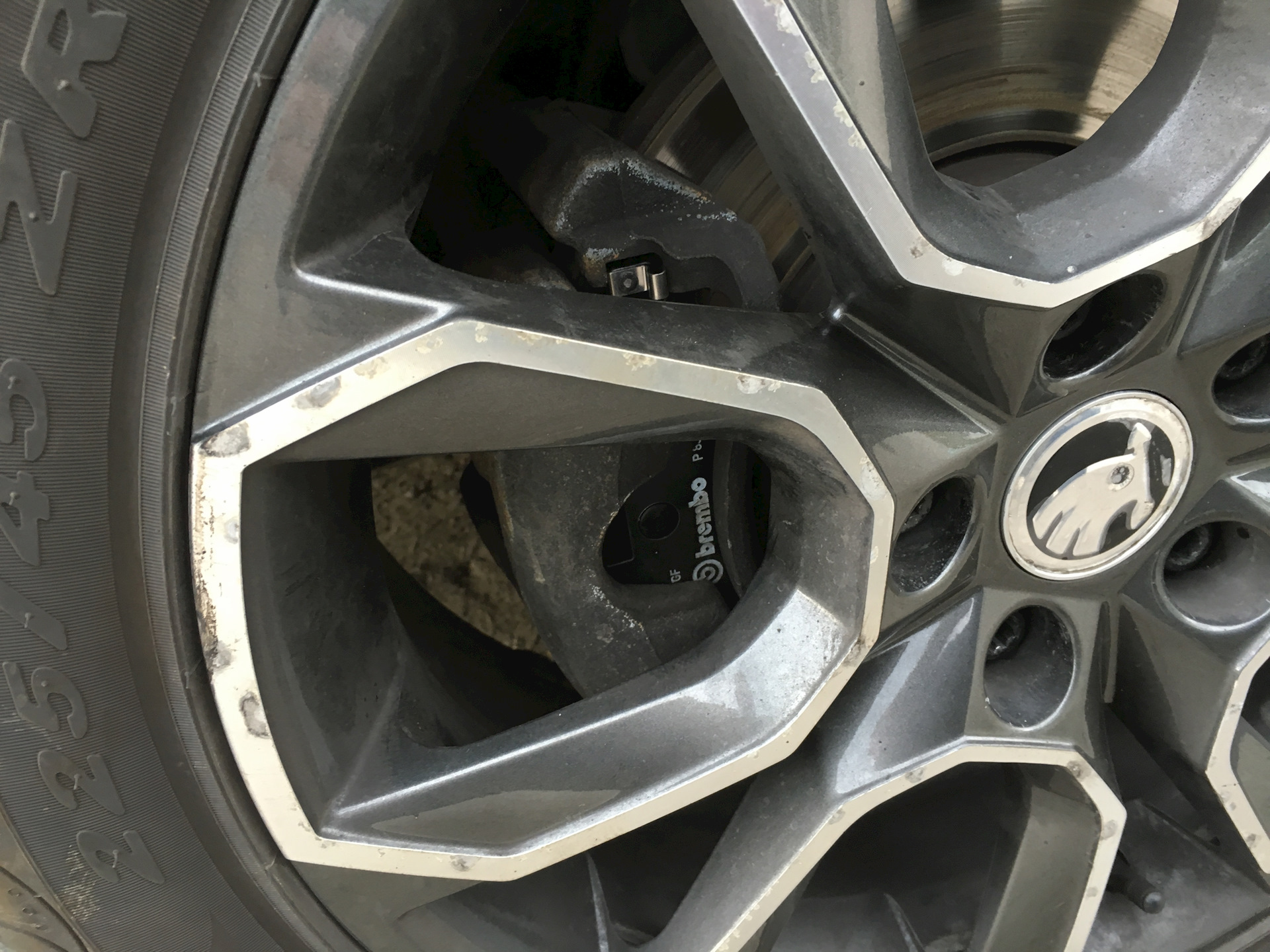 Установка датчика износа тормозных колодок и замена передних колодок ...