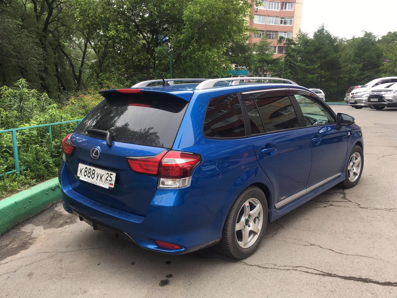 Toyota Corolla Fielder 2010 синий