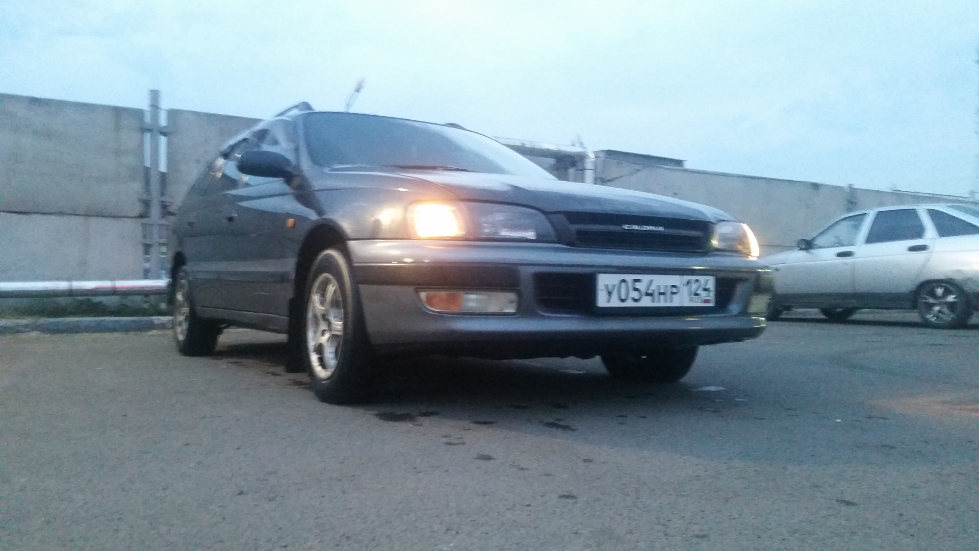 Toyota Caldina (190) 1.8 бензиновый 1997 | Двухцветная на DRIVE2