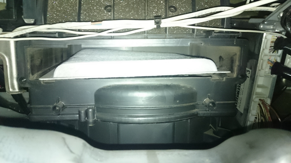 Корпус салонного фильтра — Toyota Highlander (XU20), 2,4 л, 2003 года ...