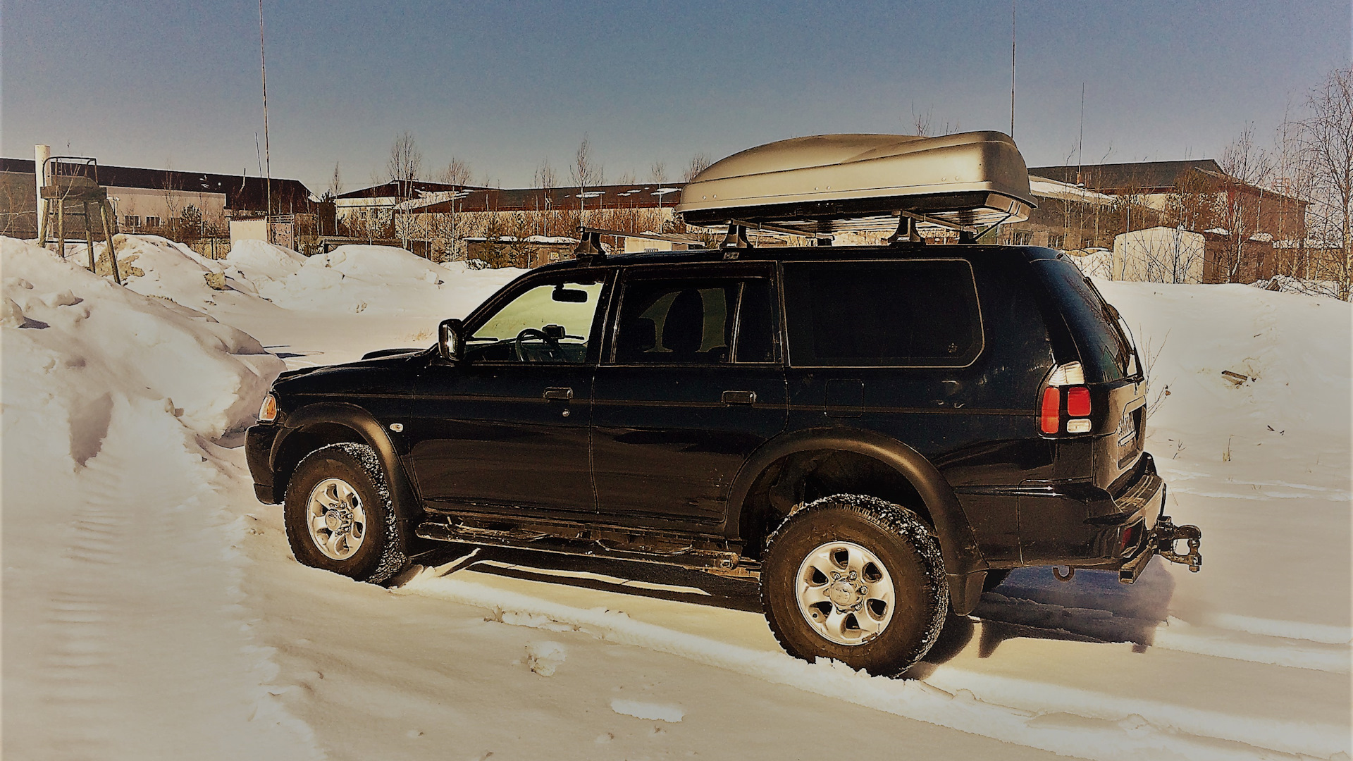 Паджеро спорт 1 стекло. Mitsubishi Pajero Sport 1 охота грязь. Паджеро пыжик. Пыжик машина Прадо. Машина пыжик Паджеро.