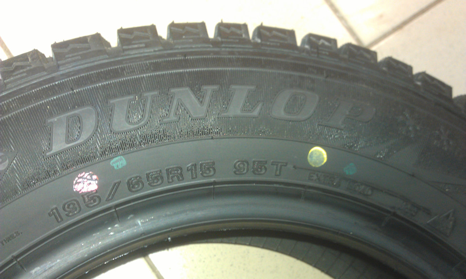 Легковая шина 195 65 r15. Dunlop SP Winter Ice 02 195/65 r15. Dunlop Winter Ice 01 195/65 r15. Dunlop 195/65 r15 зима SP. Автошина 195/65 r15 95t SP Winter Ice 01 Dunlop (шипованная, бескамерная).