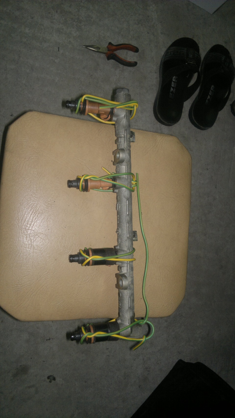 Форсунки, регулятор давления топлива. ПОБЕДА! — ГАЗ 24, 4 л, 1977 года ...