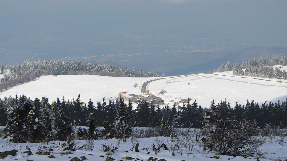 Ресторан La Jasserie, где заканчивается дорога D8.6. — Audi A4 (B9)